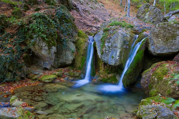 Malé krásné vodopád — Stock fotografie