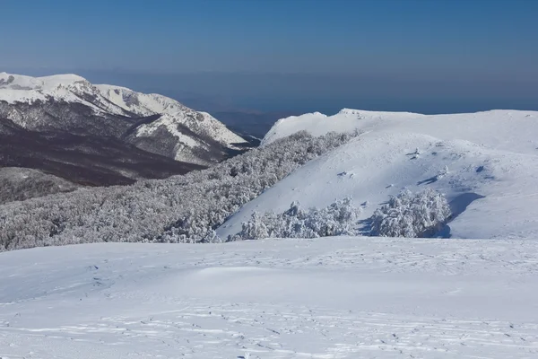 Winter snowbound mountains — Stock Photo, Image