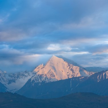 sabah erkenden, beluha Dağı