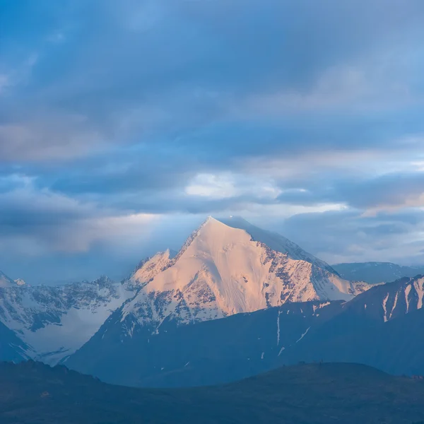 Montaña Beluha a primera hora de la mañana — Foto de Stock