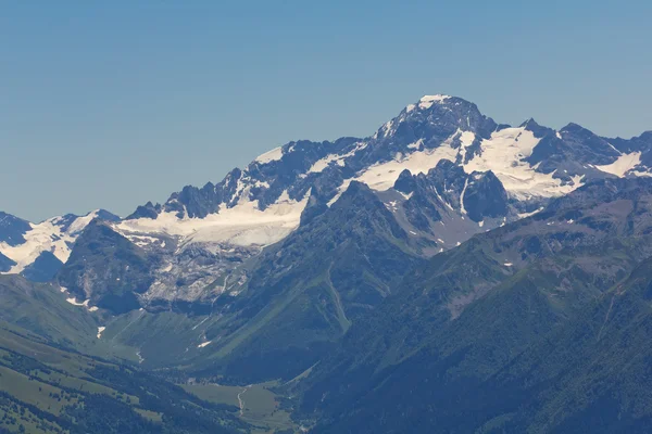 Mountain ridge in a snow — Stock Photo, Image