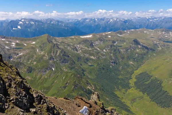 Valle de montaña verde — Foto de Stock