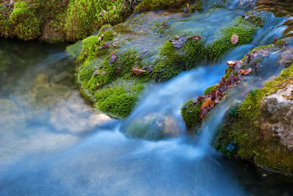 Cascadas de agua de primer plano — Foto de Stock