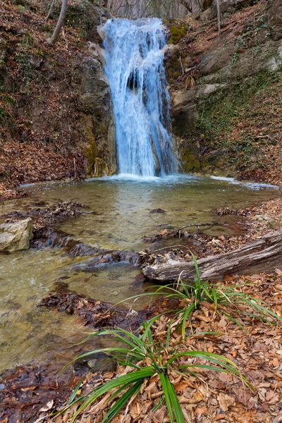 Jarní vodopád — Stock fotografie