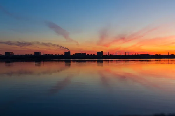 Tôt le matin dans une ville — Photo