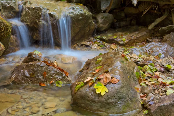 Cascada de agua de primer plano — Foto de Stock