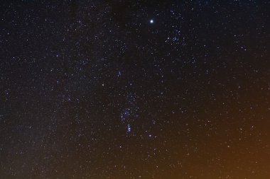 Orion takımyıldızında bulunan bir gökyüzü