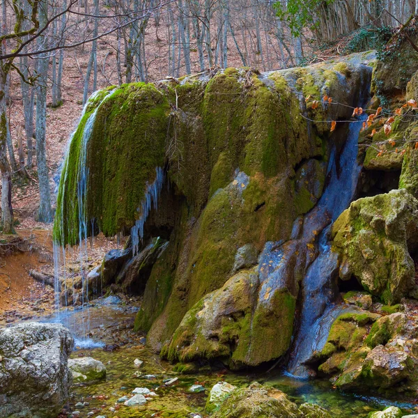 Krásný stříbrný vodopád — Stock fotografie