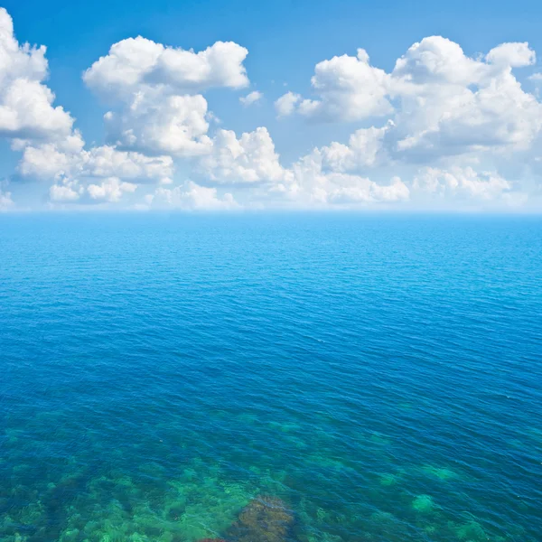 Quiet emerald sea scene — Stock Photo, Image