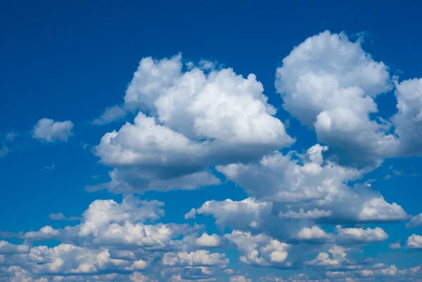 Azul nuvens fundo — Fotografia de Stock