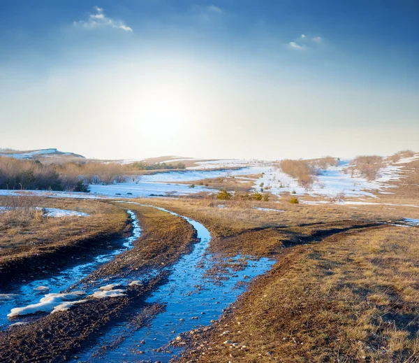 Steppa di primavera in una neve e uno sporco — Foto Stock