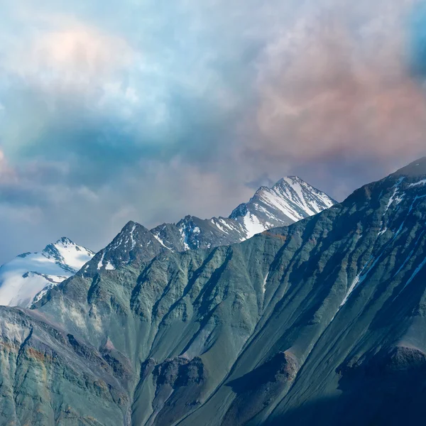 Majestätische Berge am Abend — Stockfoto