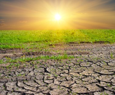 gün batımında kırık dünya