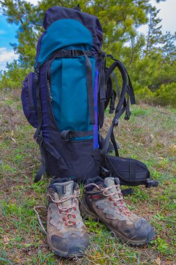 turistik bot ve bir sırt çantası