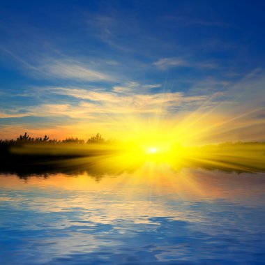 puesta de sol reflejada en un agua