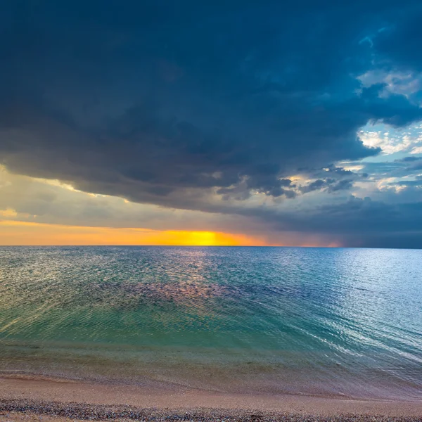 Smaragdové moře na ranní — Stock fotografie