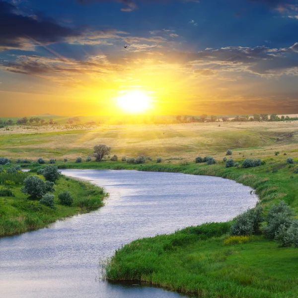 Soirée calme sur une rivière — Photo