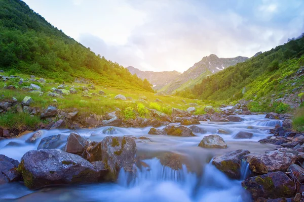 Evening mountain river at the long exposure — Stock Photo, Image