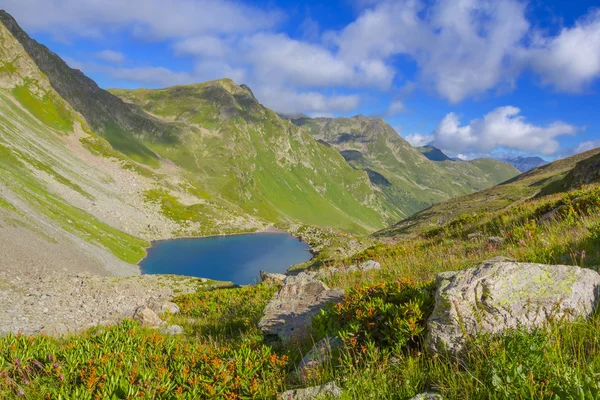 Семицветное озеро Кавказское — стоковое фото