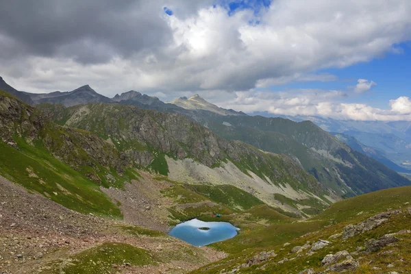 Caucase scène de montagne — Photo