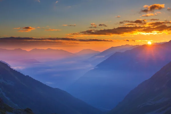 Krásné horské slunce — Stock fotografie