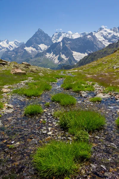 Mountain scene — Stock Photo, Image