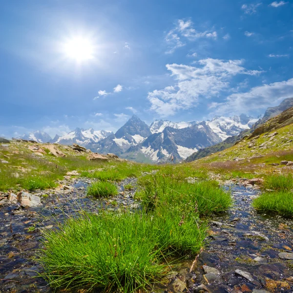 Scena delle montagne caucasiche — Foto Stock