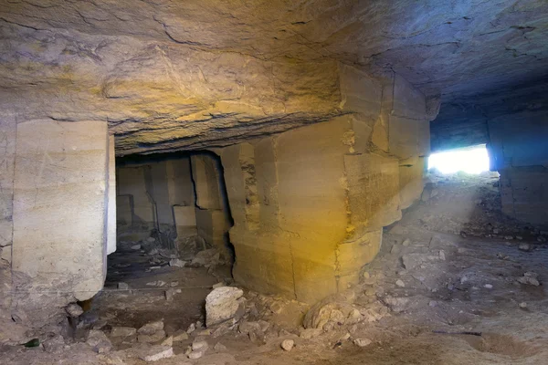 Сцена с древним катакомбом — стоковое фото