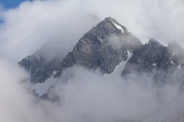 bir bulutlar dağ tepe