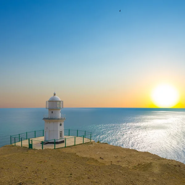 A kora reggeli órákban a tengeri köpeny világítótorony — Stock Fotó