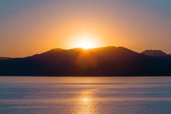 Ηλιοβασίλεμα πάνω από τον κόλπο της θάλασσας — Φωτογραφία Αρχείου