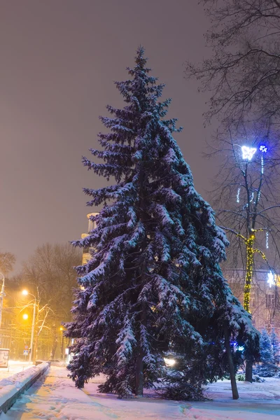 Notte inverno città scena — Foto Stock