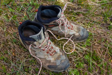 closeup turistik bir çimen çizmeler