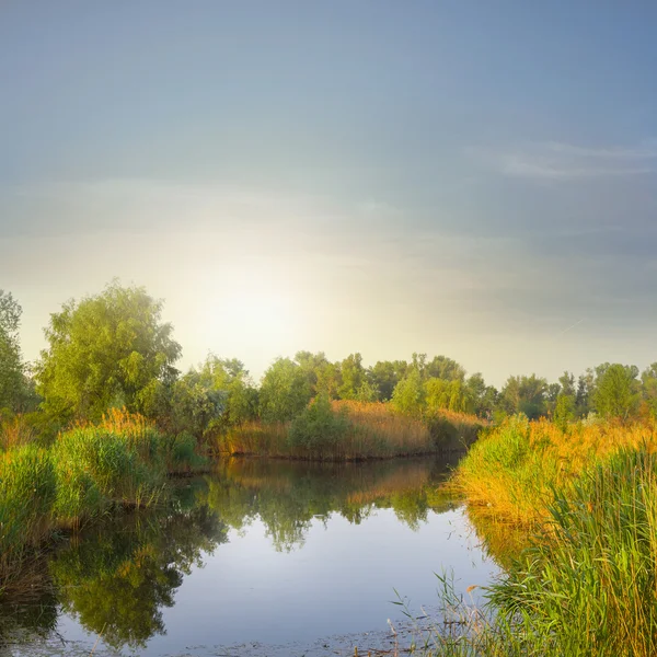 sabah erkenden küçük kırsal Gölü