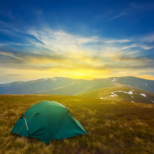 Acampamento turístico nocturno — Fotografia de Stock