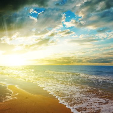 sabah erken deniz kumlu plaj