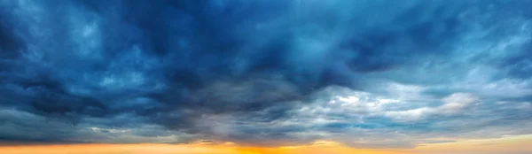 Dramatyczne niebo panorama — Zdjęcie stockowe