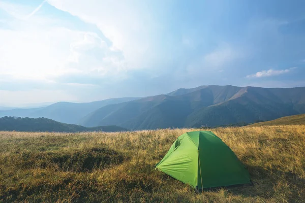 Green Touristic Tent Mountain Plateau Travel Touristic Camp Mountain — Stock Photo, Image