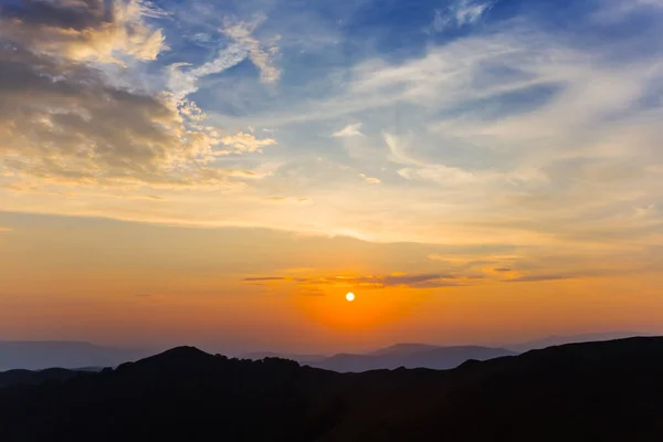 Silueta Cadena Montañosa Madrugada Fondo Viaje Natural — Foto de Stock