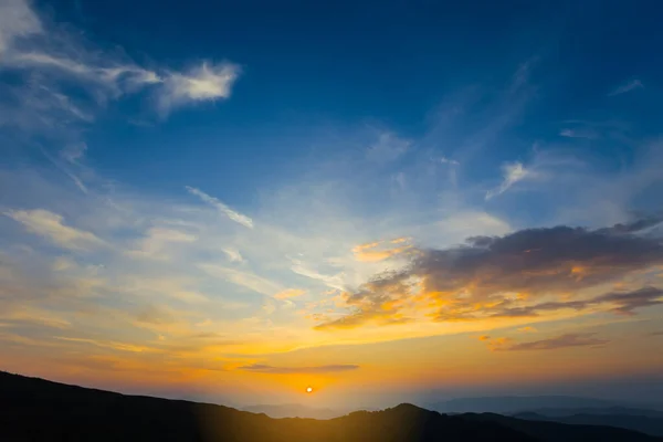 Silueta Cadena Montañosa Madrugada Fondo Viaje Natural — Foto de Stock