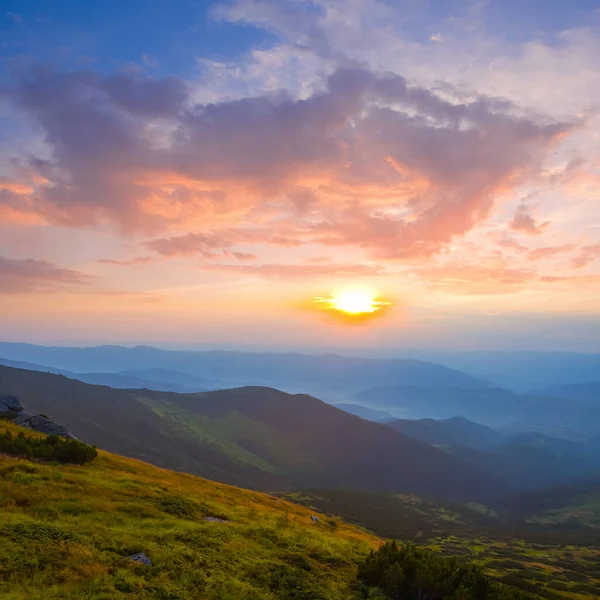 Sabahın Erken Saatlerinde Gren Dağı Nın Mavi Sisli Vadisi Doğal — Stok fotoğraf