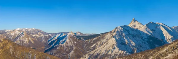 Mountain Chain Snow Blue Sky Bright Winter Travel Scene — Stockfoto