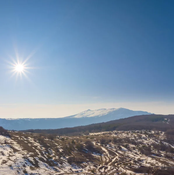 Catena Montuosa Nella Neve Sotto Sole Scintillante — Foto Stock