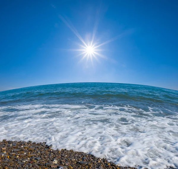 Stormiga Havet Kust Den Varma Soliga Dagen Naturlig Marin Bakgrund — Stockfoto