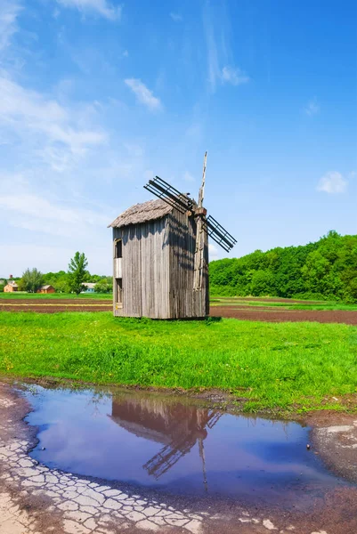 Old Wooden Windmill Reflected Water Pond — Stock Photo, Image
