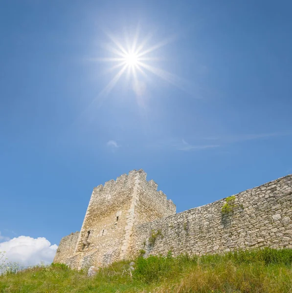 Parede Castelo Medieval Velho Sob Sol Sparkle — Fotografia de Stock