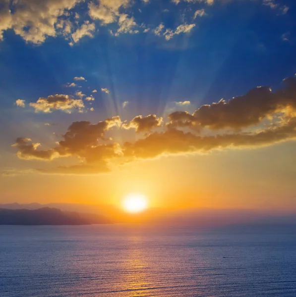 Costa Mar Tranquila Pôr Sol Dramático Cena Mar Verão — Fotografia de Stock