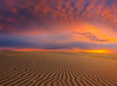 dramatik günbatımı kum çöl