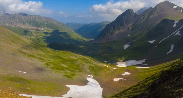 Horské Údolí Sněhu Venkovní Turistická Scéna — Stock fotografie