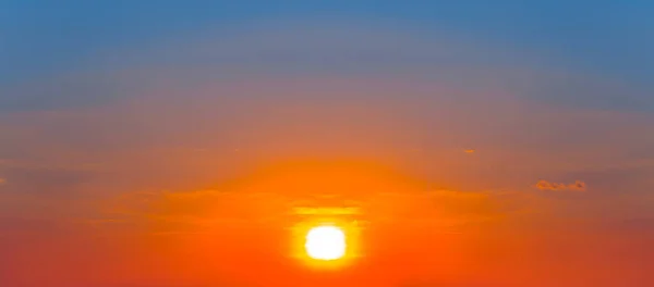 Puesta Sol Sobre Cielo Nublado Dramático Fondo Natural — Foto de Stock
